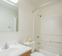 Super 8 Salmon Arm Room