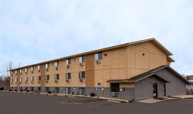 Super 8 Dubuque/Galena Area Exterior