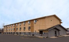Super 8 Dubuque/Galena Area