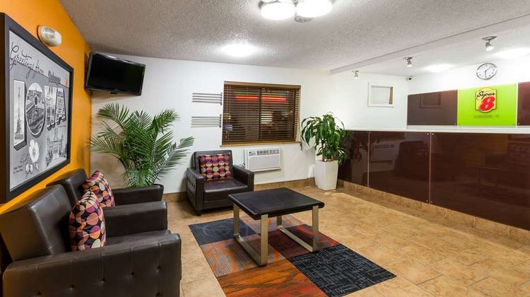 Super 8 Dubuque/Galena Area Lobby