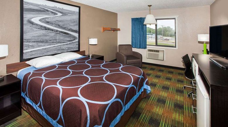 <b>Super 8 Keokuk Room</b>. Images powered by <a href="https://iceportal.shijigroup.com/" title="IcePortal" target="_blank">IcePortal</a>.