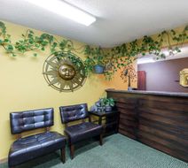 Super 8 Perry Lobby