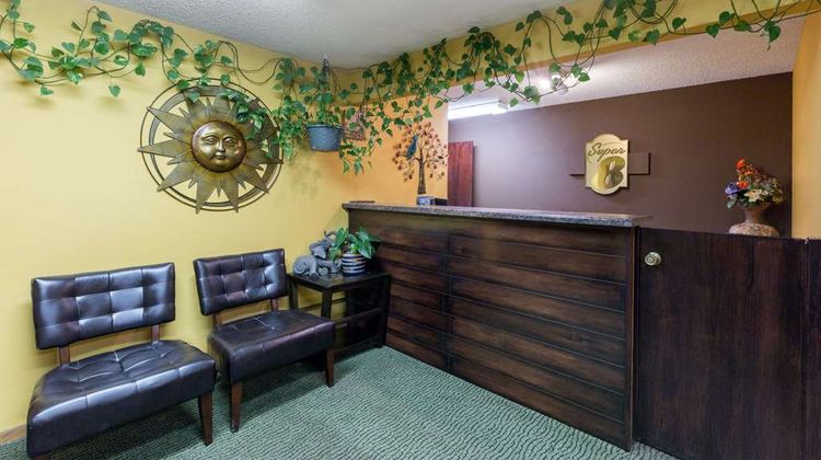 Super 8 Perry Lobby