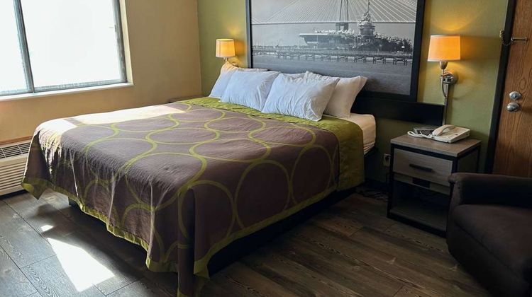 Super 8 Perry Room