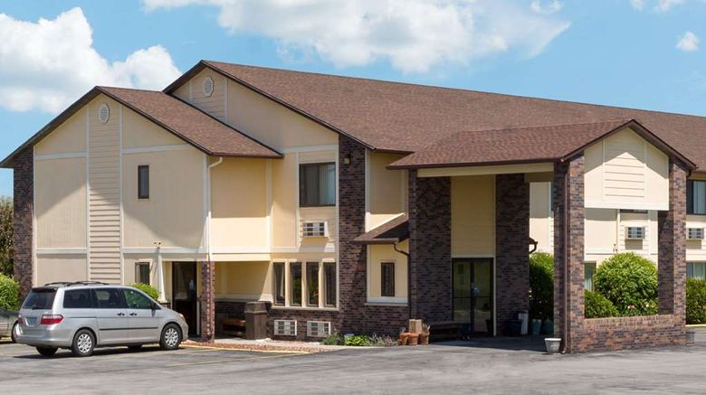 <b>Super 8 Perry Exterior</b>. Images powered by <a href="https://iceportal.shijigroup.com/" title="IcePortal" target="_blank">IcePortal</a>.