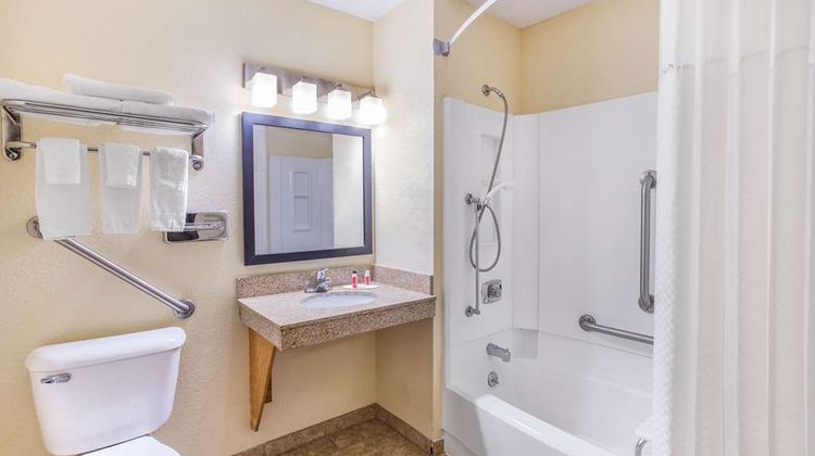 Super 8 Decorah Room