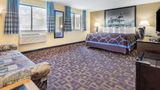 Super 8 Decorah Suite