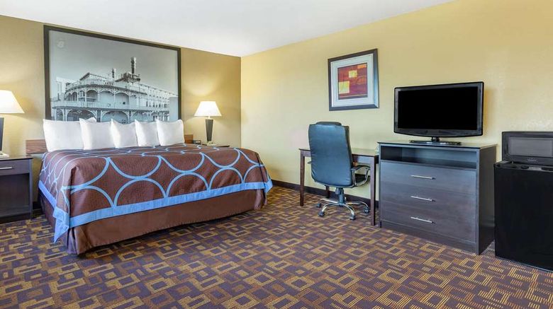 <b>Super 8 Decorah Suite</b>. Images powered by <a href="https://iceportal.shijigroup.com/" title="IcePortal" target="_blank">IcePortal</a>.