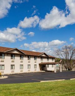 Super 8 Decorah