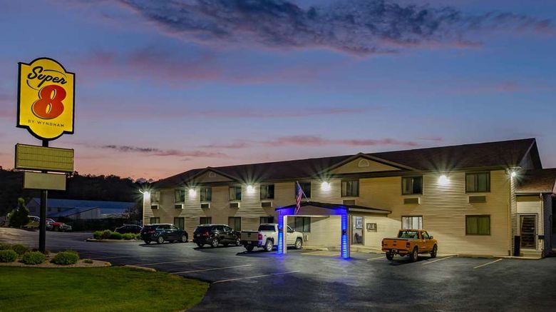 <b>Super 8 Decorah Exterior</b>. Images powered by <a href="https://iceportal.shijigroup.com/" title="IcePortal" target="_blank">IcePortal</a>.