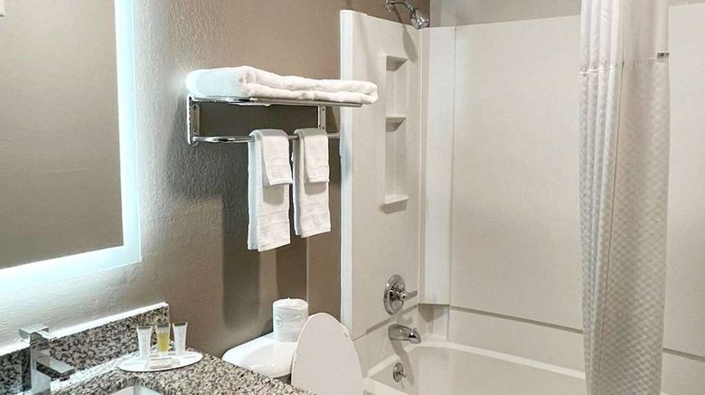 <b>Super 8 Cedar Rapids East Room</b>. Images powered by <a href="https://iceportal.shijigroup.com/" title="IcePortal" target="_blank">IcePortal</a>.