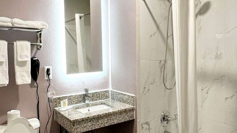 <b>Super 8 Cedar Rapids East Room</b>. Images powered by <a href="https://iceportal.shijigroup.com/" title="IcePortal" target="_blank">IcePortal</a>.