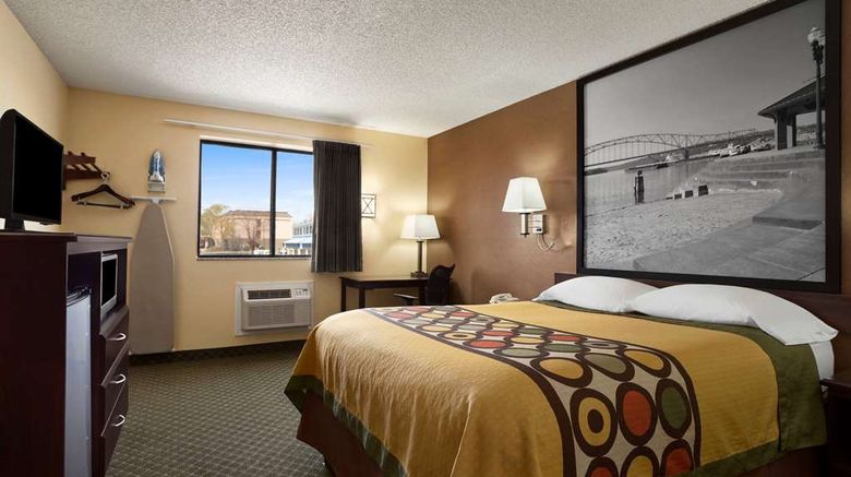 <b>Super 8 Cedar Rapids East Room</b>. Images powered by <a href="https://iceportal.shijigroup.com/" title="IcePortal" target="_blank">IcePortal</a>.