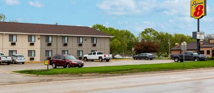 Super 8 Storm Lake Exterior