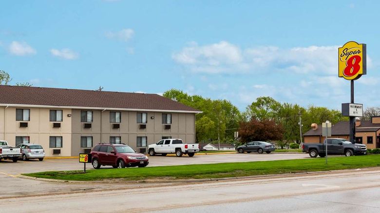 <b>Super 8 Storm Lake Exterior</b>. Images powered by <a href="https://iceportal.shijigroup.com/" title="IcePortal" target="_blank">IcePortal</a>.