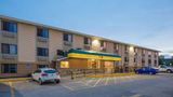 Super 8 Iowa City/Coralville Exterior