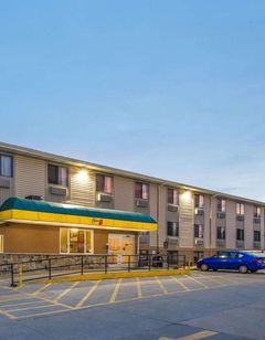 Super 8 Iowa City/Coralville