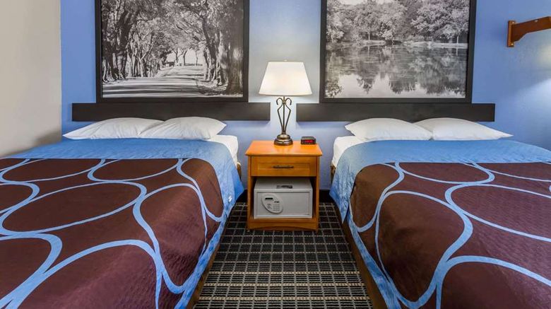 <b>Super 8 Iowa City/Coralville Room</b>. Images powered by <a href="https://iceportal.shijigroup.com/" title="IcePortal" target="_blank">IcePortal</a>.