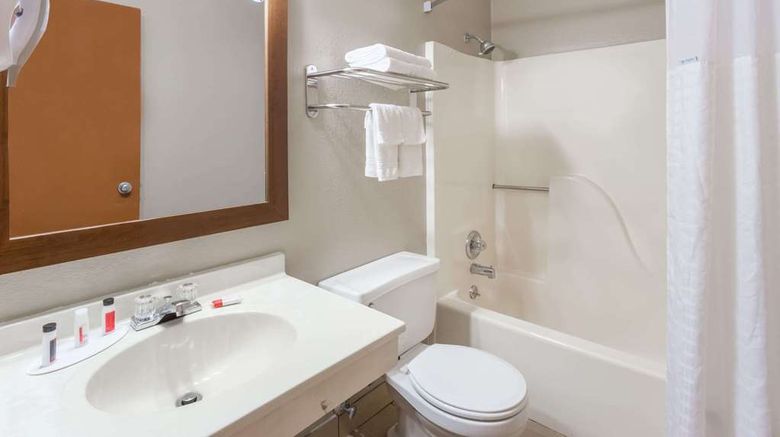<b>Super 8 Iowa City/Coralville Room</b>. Images powered by <a href="https://iceportal.shijigroup.com/" title="IcePortal" target="_blank">IcePortal</a>.