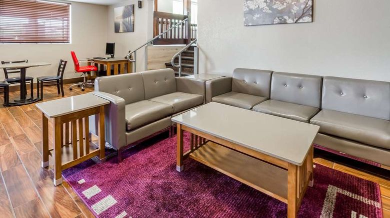 <b>Super 8 Iowa City/Coralville Lobby</b>. Images powered by <a href="https://iceportal.shijigroup.com/" title="IcePortal" target="_blank">IcePortal</a>.