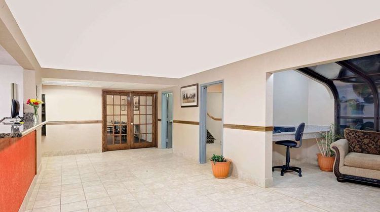 Super 8 Iowa Falls Lobby