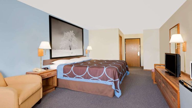 Super 8 Centerville Room