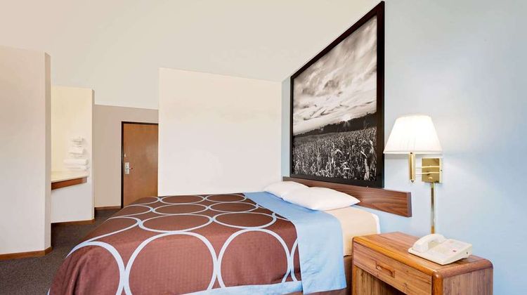 Super 8 Centerville Room