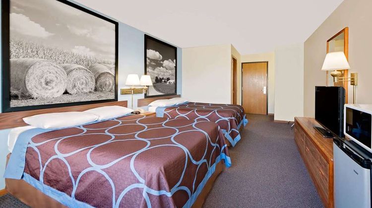 Super 8 Centerville Room