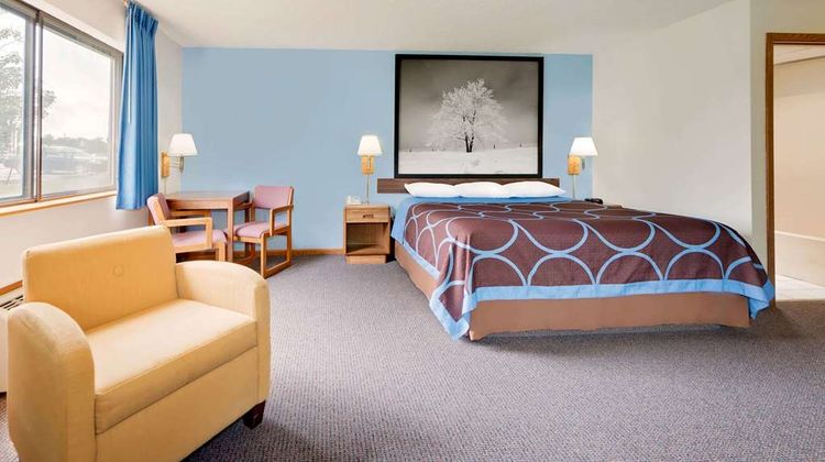 Super 8 Centerville Suite