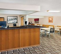 Super 8 Muscatine Lobby