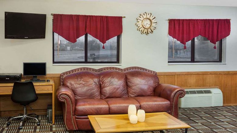 <b>Super 8 Muscatine Lobby</b>. Images powered by <a href="https://iceportal.shijigroup.com/" title="IcePortal" target="_blank">IcePortal</a>.