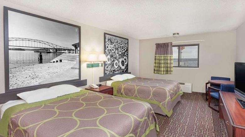 <b>Super 8 Muscatine Room</b>. Images powered by <a href="https://iceportal.shijigroup.com/" title="IcePortal" target="_blank">IcePortal</a>.