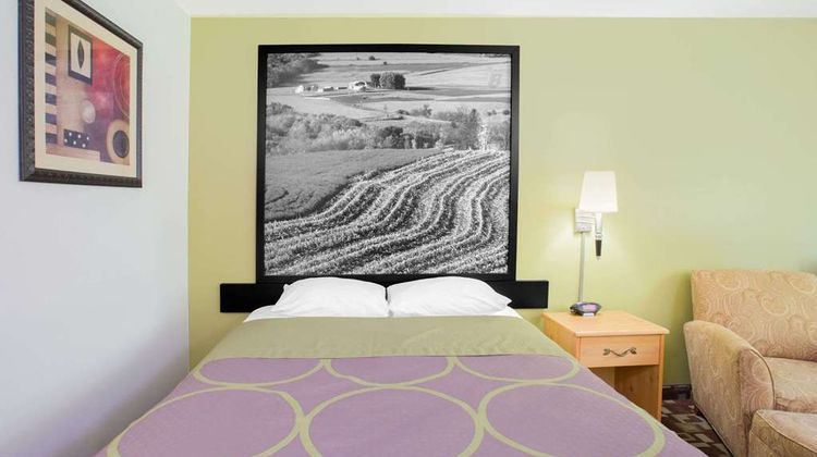 Super 8 Independence Room