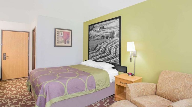Super 8 Independence Room