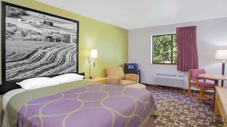 Super 8 Independence Room