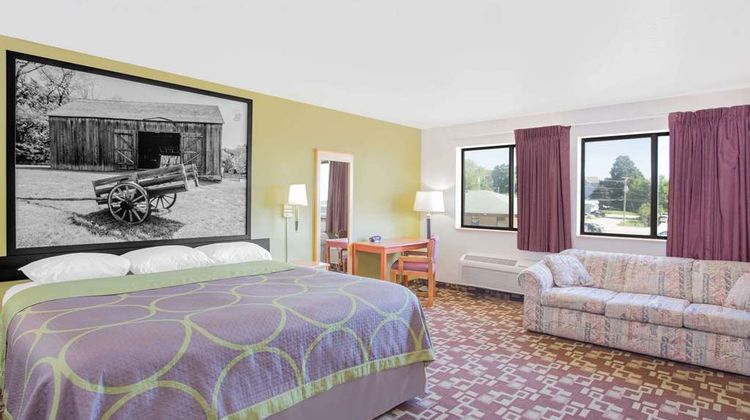 Super 8 Independence Suite