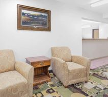 Super 8 Independence Lobby