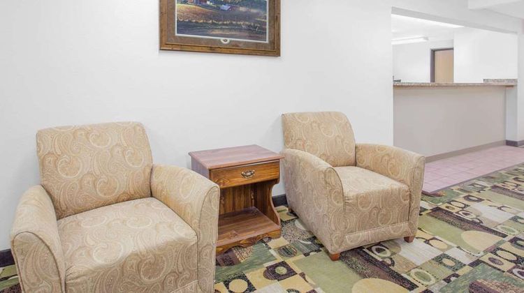 Super 8 Independence Lobby
