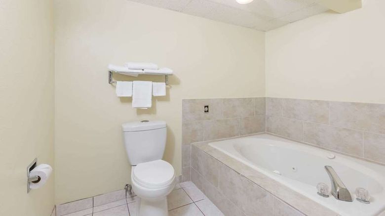<b>Super 8 Newton Room</b>. Images powered by <a href="https://iceportal.shijigroup.com/" title="IcePortal" target="_blank">IcePortal</a>.