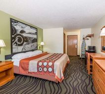 Super 8 Newton Room