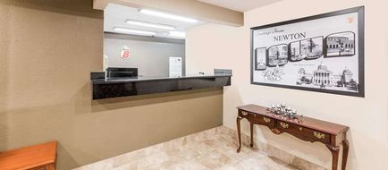 Super 8 Newton Lobby