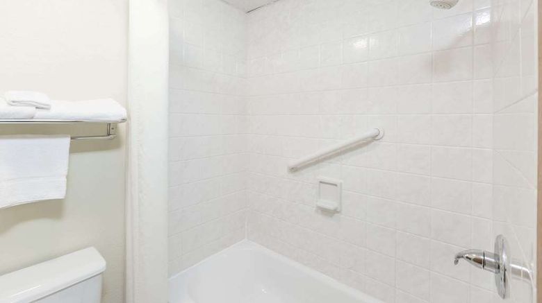 <b>Super 8 Newton Room</b>. Images powered by <a href="https://iceportal.shijigroup.com/" title="IcePortal" target="_blank">IcePortal</a>.