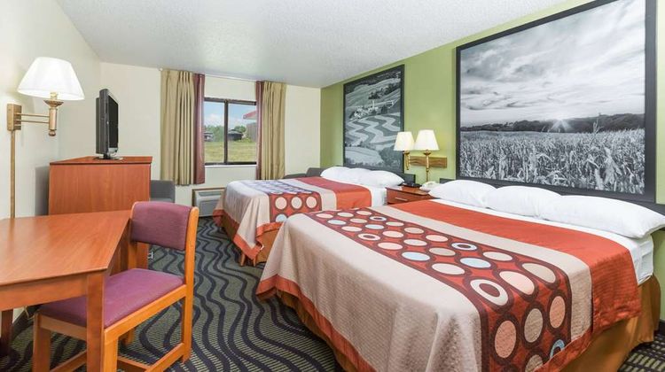 Super 8 Newton Room