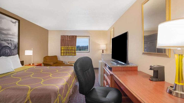 Super 8 Fort Madison Room