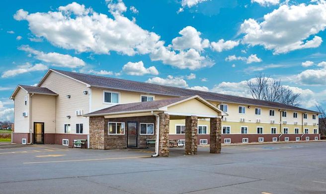 Super 8 Fort Madison Exterior
