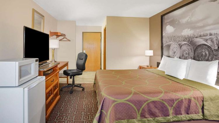 Super 8 Fort Madison Room