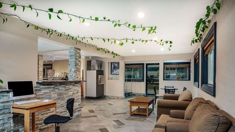 Super 8 Fort Madison Lobby