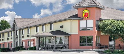 Super 8 Toledo Exterior