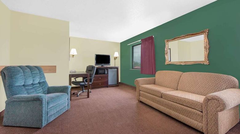 <b>Super 8 Ottumwa Suite</b>. Images powered by <a href="https://iceportal.shijigroup.com/" title="IcePortal" target="_blank">IcePortal</a>.