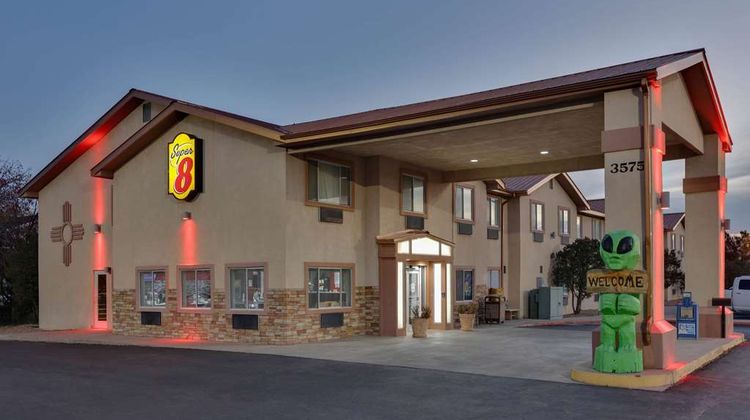 Super 8 Roswell Exterior
